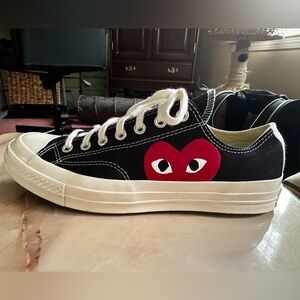 New COMME DES GARÇONS PLAY
CHUCK TAYLOR ALL STAR LOW TOP (Unisex Size 9)